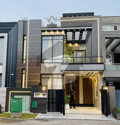 بحریہ ٹاؤن جناح بلاک بحریہ ٹاؤن سیکٹر ای,بحریہ ٹاؤن,لاہور میں 3 کمروں کا 5 مرلہ مکان 2.29 کروڑ میں برائے فروخت۔