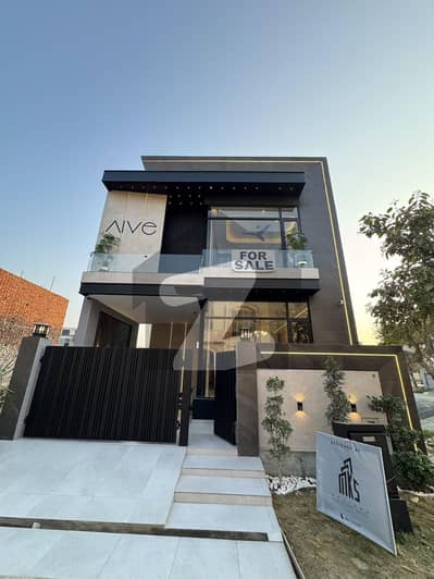 ڈی ایچ اے 9 ٹاؤن ڈیفنس (ڈی ایچ اے),لاہور میں 3 کمروں کا 5 مرلہ مکان 2.2 کروڑ میں برائے فروخت۔