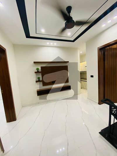 بحریہ ٹاؤن سیکٹر سی بحریہ ٹاؤن,لاہور میں 3 کمروں کا 1 کنال بالائی پورشن 1.3 لاکھ میں کرایہ پر دستیاب ہے۔