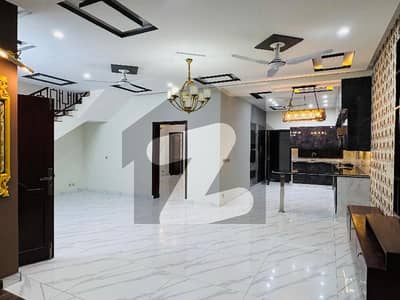 میڈیا ٹاؤن راولپنڈی میں 4 کمروں کا 5 مرلہ مکان 3.65 کروڑ میں برائے فروخت۔