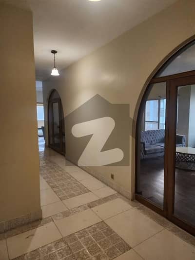 کلفٹن ۔ بلاک 3 کلفٹن,کراچی میں 3 کمروں کا 9 مرلہ فلیٹ 2.75 لاکھ میں کرایہ پر دستیاب ہے۔