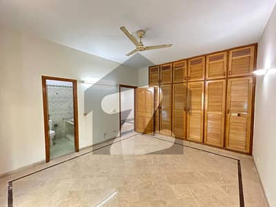 HOUSE AVAILABLE FOR SALE IN I-8 11 MARLA