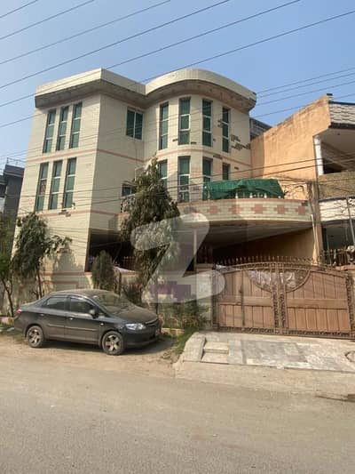 مرغزار آفیسرز کالونی لاہور میں 7 کمروں کا 7 مرلہ مکان 2.9 کروڑ میں برائے فروخت۔