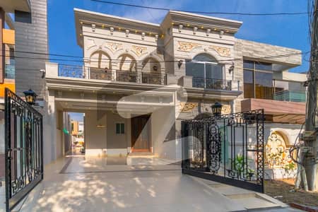 ڈیفینس رایا ڈی ایچ اے ڈیفینس,لاہور میں 4 کمروں کا 14 مرلہ مکان 7.9 کروڑ میں برائے فروخت۔