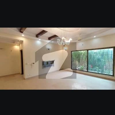 پیراگون سٹی لاہور میں 5 کمروں کا 1 کنال مکان 2.2 لاکھ میں کرایہ پر دستیاب ہے۔