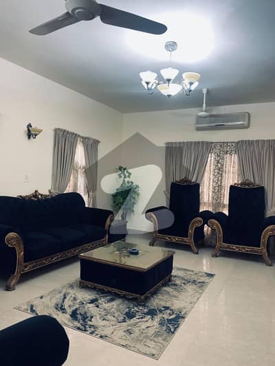 ڈی ایچ اے فیز 5 ڈی ایچ اے ڈیفینس,کراچی میں 4 کمروں کا 1 کنال مکان 3.5 لاکھ میں کرایہ پر دستیاب ہے۔