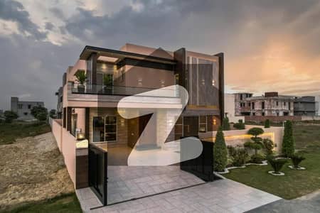 ڈی ایچ اے فیز 7 ڈیفنس (ڈی ایچ اے),لاہور میں 5 کمروں کا 1 کنال مکان 10.4 کروڑ میں برائے فروخت۔