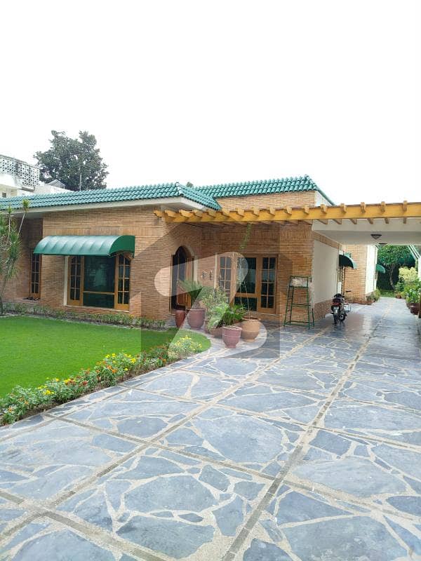 ایف ۔ 7 اسلام آباد میں 5 کمروں کا 2 کنال مکان 9.8 لاکھ میں کرایہ پر دستیاب ہے۔ ایف ۔ 7 اسلام آباد میں 5 کمروں کا 2 کنال مکان 9.8 لاکھ میں کرایہ پر دستیاب ہے۔