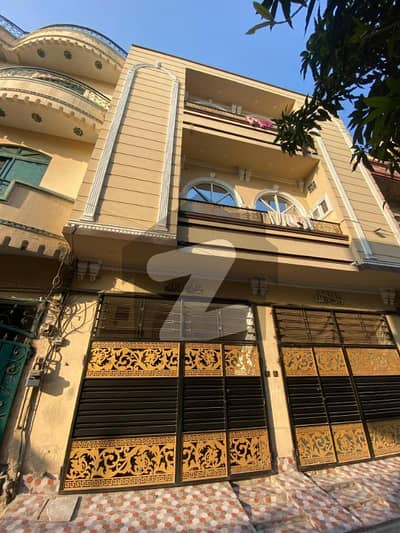 مرغزار آفیسرز کالونی لاہور میں 4 کمروں کا 3 مرلہ مکان 1.35 کروڑ میں برائے فروخت۔