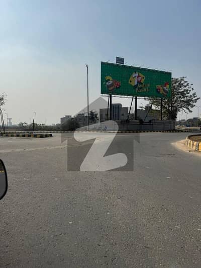 ڈی ایچ اے فیز 8 - بلاک ٹی فیز 8,ڈیفنس (ڈی ایچ اے),لاہور میں 1 کنال رہائشی پلاٹ 4.25 کروڑ میں برائے فروخت۔