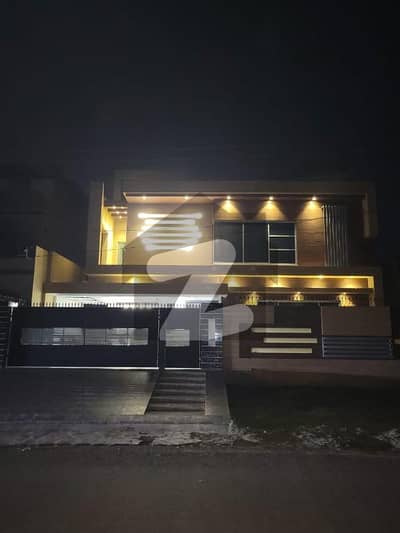 12-Marla Beautiful Luxury House For Sale