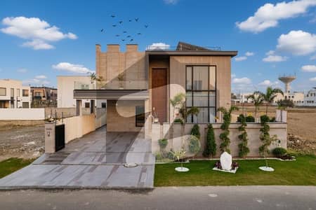 1 Kanal Luxury Bungalow For Sale At Super Hot Location Near To Park