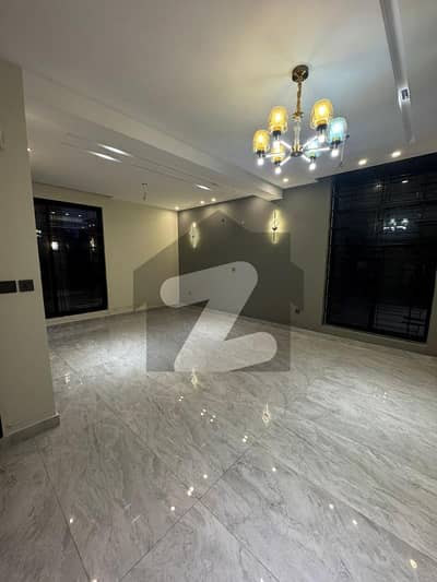 Prime Location 5 Marla House For sale In Park View City