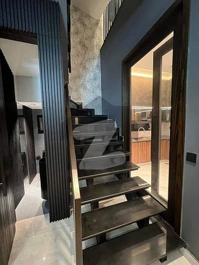 بحریہ ٹاؤن رفیع بلاک بحریہ ٹاؤن سیکٹر ای,بحریہ ٹاؤن,لاہور میں 5 کمروں کا 10 مرلہ مکان 1.3 لاکھ میں کرایہ پر دستیاب ہے۔