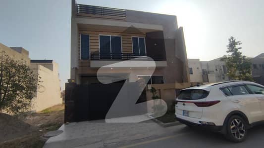 سٹی ہاؤسنگ سکیم جہلم میں 7 مرلہ مکان 2.75 کروڑ میں برائے فروخت۔