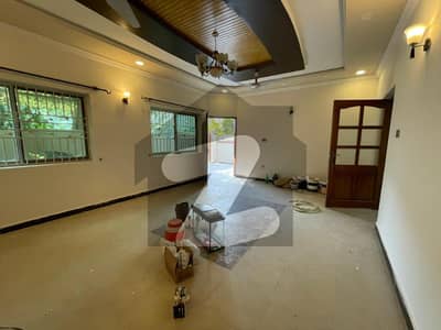 آئی ۔ 8 اسلام آباد میں 3 کمروں کا 14 مرلہ مکان 2.0 لاکھ میں کرایہ پر دستیاب ہے۔