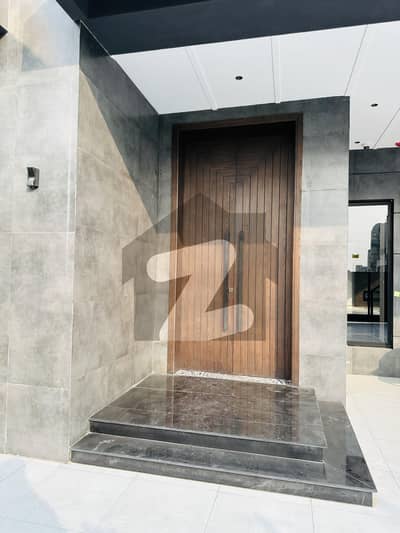 ڈی ایچ اے فیز 7 ڈیفنس (ڈی ایچ اے),لاہور میں 5 کمروں کا 1 کنال مکان 3.7 لاکھ میں کرایہ پر دستیاب ہے۔