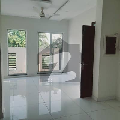 ڈی ایچ اے 9 ٹاؤن ڈیفنس (ڈی ایچ اے),لاہور میں 3 کمروں کا 5 مرلہ مکان 2.25 کروڑ میں برائے فروخت۔