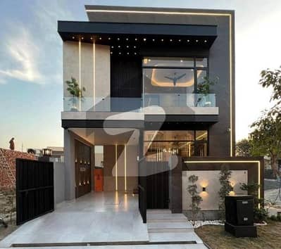 ڈی ایچ اے 9 ٹاؤن ڈیفنس (ڈی ایچ اے),لاہور میں 3 کمروں کا 5 مرلہ مکان 2.5 کروڑ میں برائے فروخت۔