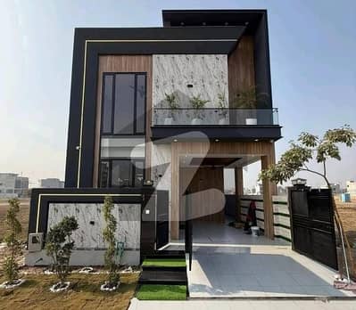 ڈی ایچ اے 9 ٹاؤن ڈیفنس (ڈی ایچ اے),لاہور میں 3 کمروں کا 5 مرلہ مکان 2.3 کروڑ میں برائے فروخت۔