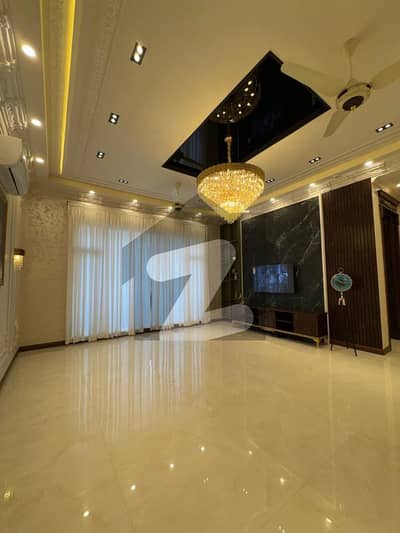 ڈی ایچ اے فیز 8 ڈیفنس (ڈی ایچ اے),لاہور میں 6 کمروں کا 1 کنال مکان 2.5 لاکھ میں کرایہ پر دستیاب ہے۔