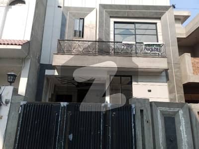 فارمانئیٹس ہاؤسنگ سکیم لاہور میں 4 کمروں کا 5 مرلہ مکان 2.1 کروڑ میں برائے فروخت۔