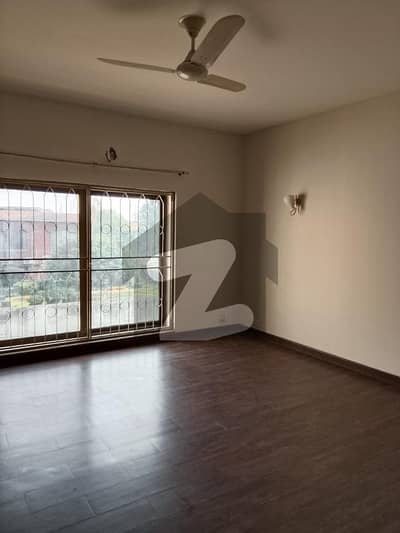 1 Kanal Upper Portion Separate Gate Ph 6 Block B FOR RENT