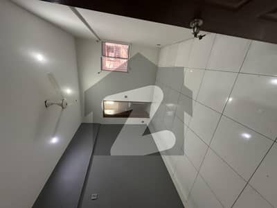 زم زمہ کمرشل ایریا ڈی ایچ اے فیز 5,ڈی ایچ اے ڈیفینس,کراچی میں 3 کمروں کا 6 مرلہ فلیٹ 1.15 لاکھ میں کرایہ پر دستیاب ہے۔