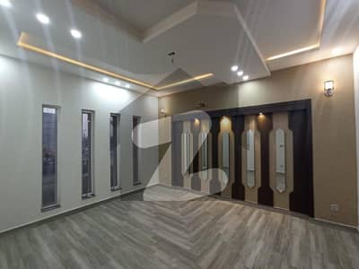 10 Marla Used House For Sale In Valancia Town Lahore.
