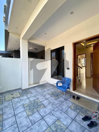 ڈی ۔ 12 اسلام آباد میں 4 کمروں کا 4 مرلہ مکان 4.4 کروڑ میں برائے فروخت۔