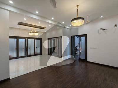 ڈی ایچ اے فیز 7 ڈیفنس (ڈی ایچ اے),لاہور میں 5 کمروں کا 1 کنال مکان 4.0 لاکھ میں کرایہ پر دستیاب ہے۔