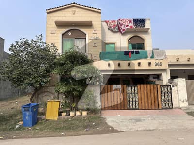 بحریہ ٹاؤن فیز 8 ۔ عمر بلاک بحریہ ٹاؤن فیز 8 ۔ سفاری ویلی,بحریہ ٹاؤن فیز 8,بحریہ ٹاؤن راولپنڈی,راولپنڈی میں 5 کمروں کا 7 مرلہ مکان 2.35 کروڑ میں برائے فروخت۔