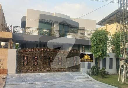 ڈی ایچ اے فیز 4 ڈیفنس (ڈی ایچ اے),لاہور میں 5 کمروں کا 1 کنال مکان 2.5 لاکھ میں کرایہ پر دستیاب ہے۔