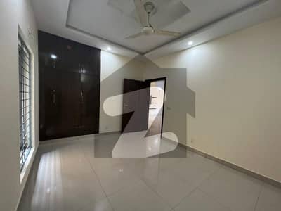 فارمانئیٹس ہاؤسنگ سکیم لاہور میں 1 کمرے کا 5 مرلہ زیریں پورشن 45.0 ہزار میں کرایہ پر دستیاب ہے۔