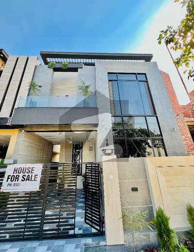 ڈی ایچ اے 9 ٹاؤن ڈیفنس (ڈی ایچ اے),لاہور میں 3 کمروں کا 5 مرلہ مکان 2.3 کروڑ میں برائے فروخت۔