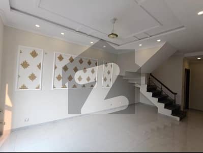 لیک سٹی رائیونڈ روڈ,لاہور میں 3 کمروں کا 5 مرلہ مکان 65.0 ہزار میں کرایہ پر دستیاب ہے۔