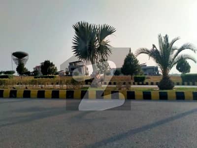 Gulberg Residencia Prime Location Block V Corner Plot Available For Sale