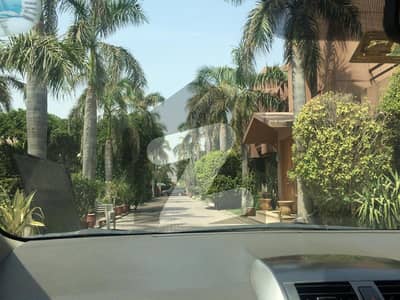 مسلم ٹاؤن لاہور میں 11 کمروں کا 14 کنال عمارت 19.0 ارب میں برائے فروخت۔