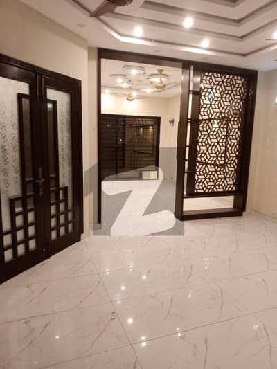 Like Brand New 10 Marla House with Gas Available For Rent