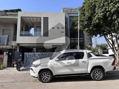 بحریہ ٹاؤن فیز 8 بحریہ ٹاؤن راولپنڈی,راولپنڈی میں 5 کمروں کا 10 مرلہ مکان 3.8 کروڑ میں برائے فروخت۔