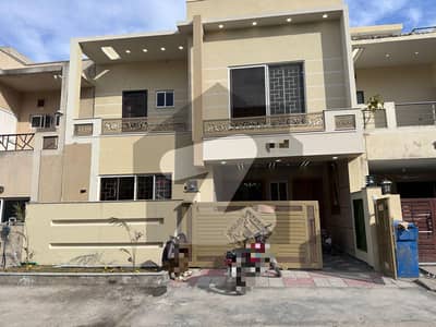 بحریہ ٹاؤن فیز 8 ۔ سفاری ویلی بحریہ ٹاؤن فیز 8,بحریہ ٹاؤن راولپنڈی,راولپنڈی میں 5 کمروں کا 7 مرلہ مکان 3.3 کروڑ میں برائے فروخت۔