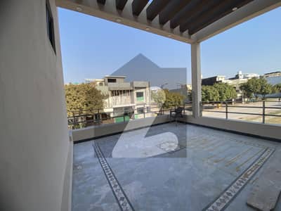 بحریہ انکلیو بحریہ ٹاؤن,اسلام آباد میں 5 کمروں کا 12 مرلہ بالائی پورشن 75.0 ہزار میں کرایہ پر دستیاب ہے۔