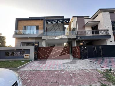 بحریہ ٹاؤن فیز 8 بحریہ ٹاؤن راولپنڈی,راولپنڈی میں 5 کمروں کا 10 مرلہ مکان 3.8 کروڑ میں برائے فروخت۔ بحریہ ٹاؤن فیز 8 بحریہ ٹاؤن راولپنڈی,راولپنڈی میں 5 کمروں کا 10 مرلہ مکان 3.8 کروڑ میں برائے فروخت۔