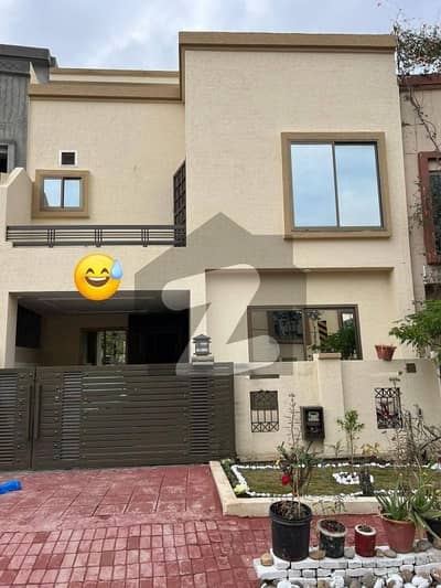 بحریہ ٹاؤن فیز 8 ۔ رفیع بلاک بحریہ ٹاؤن فیز 8,بحریہ ٹاؤن راولپنڈی,راولپنڈی میں 3 کمروں کا 5 مرلہ مکان 1.9 کروڑ میں برائے فروخت۔