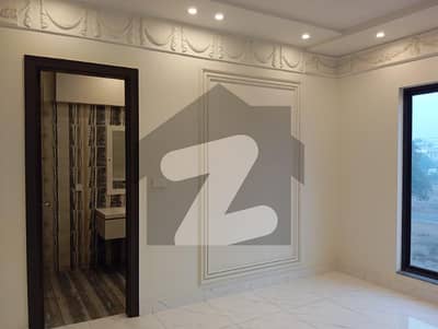 15 MARLA BRAND NEW LUXURY HOUSE FOR SALE