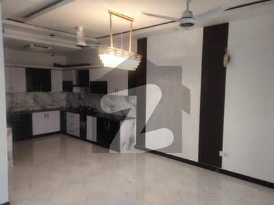 ڈی ایچ اے فیز 8 ڈی ایچ اے ڈیفینس,کراچی میں 4 کمروں کا 4 مرلہ مکان 6.5 کروڑ میں برائے فروخت۔