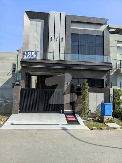 ڈی ایچ اے 9 ٹاؤن ڈیفنس (ڈی ایچ اے),لاہور میں 3 کمروں کا 5 مرلہ مکان 2.25 کروڑ میں برائے فروخت۔