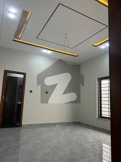 10 MARLA HOUSE AVAILABLE FOR SALE