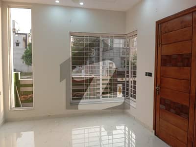 5 MARLA BRAND NEW HOUSE AVAILABLE FOR SALE