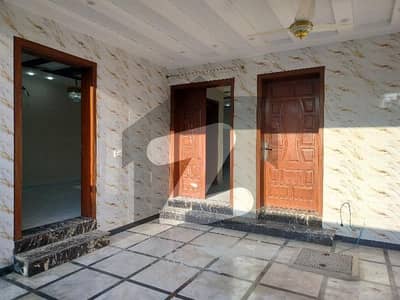 ٹاپ سٹی 1 اسلام آباد میں 4 کمروں کا 10 مرلہ مکان 1.6 لاکھ میں کرایہ پر دستیاب ہے۔